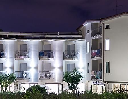 Hotel Beatrice Sirolo Bagian luar foto