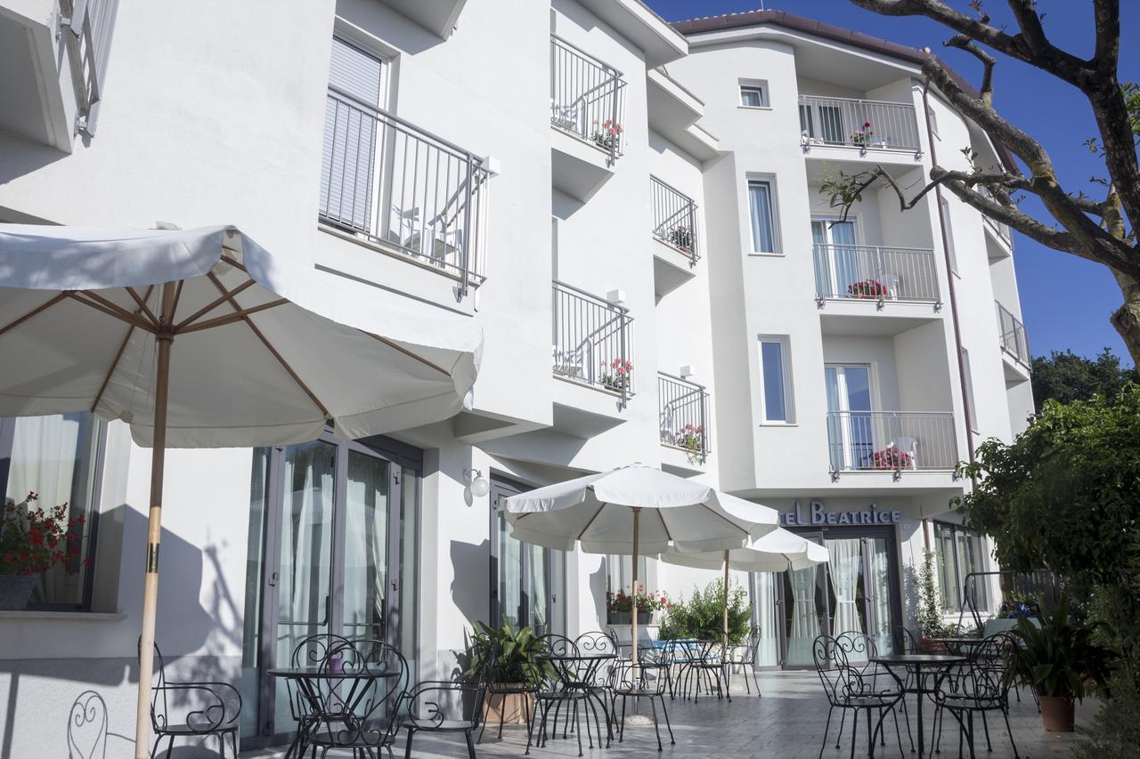 Hotel Beatrice Sirolo Bagian luar foto