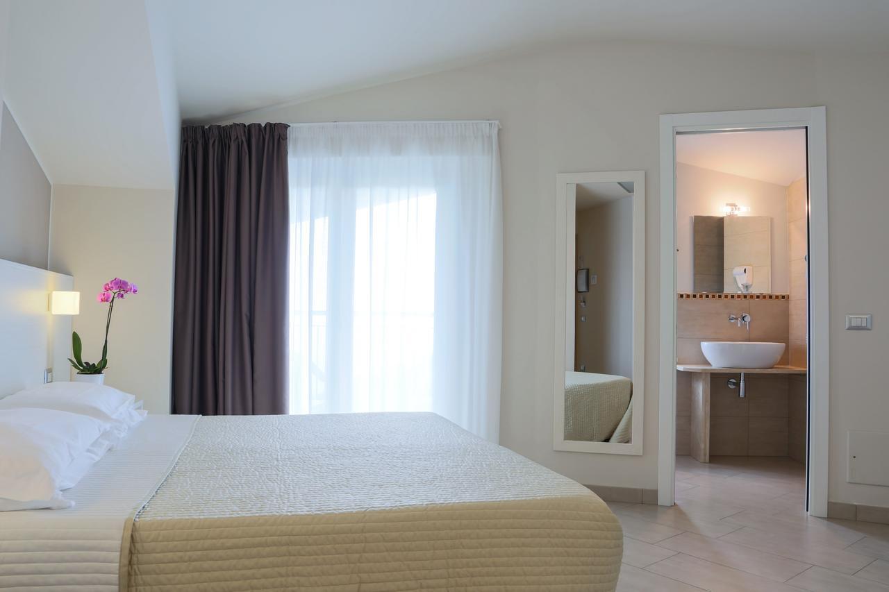 Hotel Beatrice Sirolo Bagian luar foto